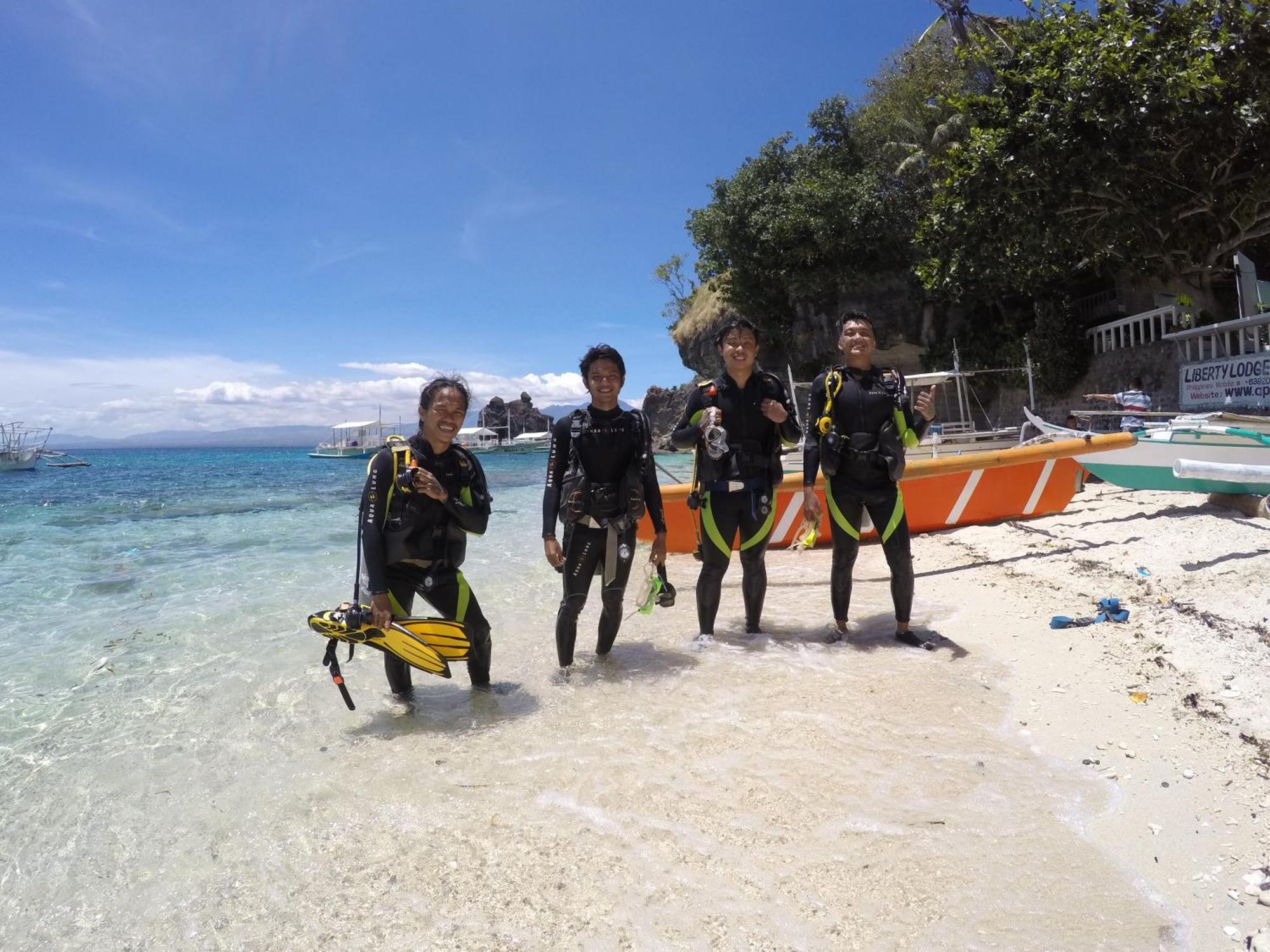 Liberty'S Lodge And Diving - Apo Island Dumaguete City Eksteriør bilde